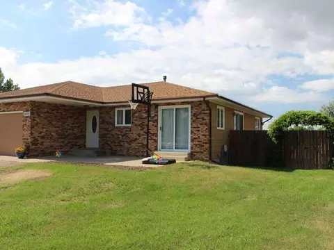 3605 Regent Dr E, Bismarck, ND 58504 photo 1