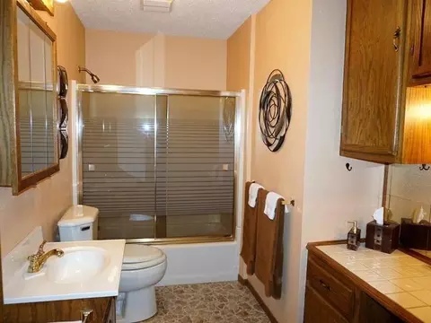 1606 Bowen Ave E, Bismarck, ND 58504 photo 6
