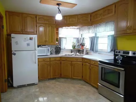 1309 Mohawk St, Bismarck, ND 58501 photo 2