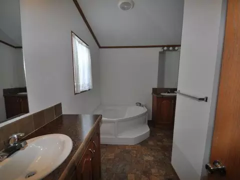 3906 N Valley Lp, Bismarck, ND 58501 photo 8