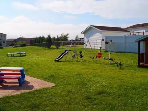 4507 Calgary Ave E, Bismarck, ND 58503 photo 2