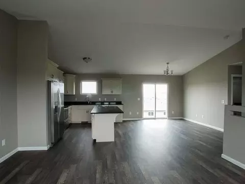 517 Fields Ct, Mandan, ND 58554 photo 2