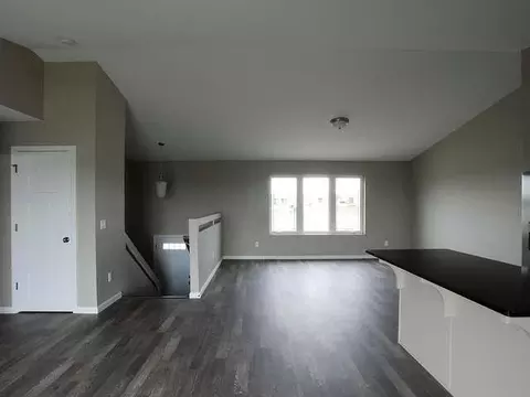 517 Fields Ct, Mandan, ND 58554 photo 3