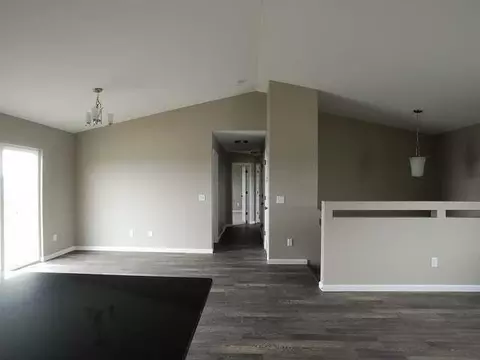 517 Fields Ct, Mandan, ND 58554 photo 4