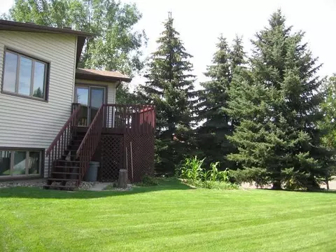 2304 Grant Dr, Bismarck, ND 58501 photo 2