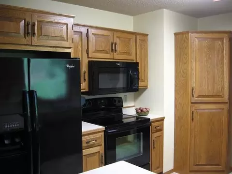 2304 Grant Dr, Bismarck, ND 58501 photo 3