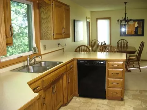 2304 Grant Dr, Bismarck, ND 58501 photo 4