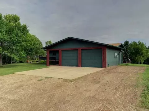 6620 Eric Ave, Bismarck, ND 58504 photo 2