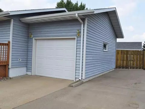 70 Custer Dr, Lincoln, ND 58504 photo 3