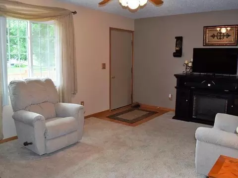 70 Custer Dr, Lincoln, ND 58504 photo 5