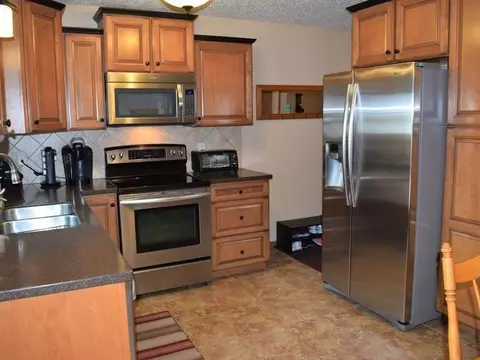 70 Custer Dr, Lincoln, ND 58504 photo 9
