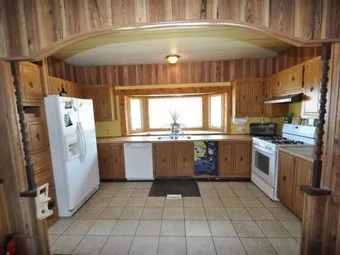 116 Delaware St, Bismarck, ND 58504 photo 2