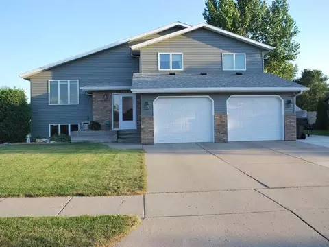 3237 Devon Dr, Bismarck, ND 58504 photo 1