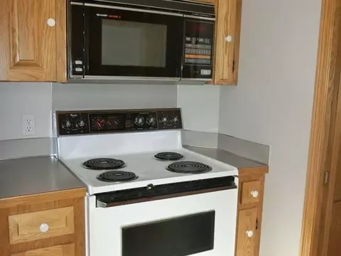 225 Quebec, Bismarck, ND 58503 photo 11