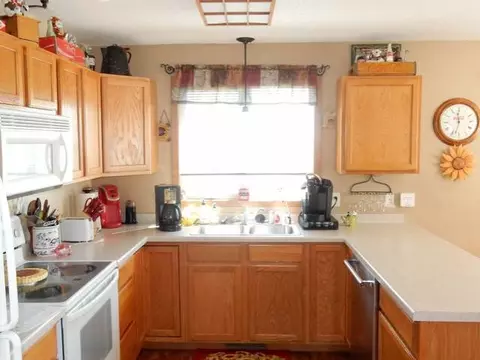 4657 Kost Dr, Bismarck, ND 58503 photo 2