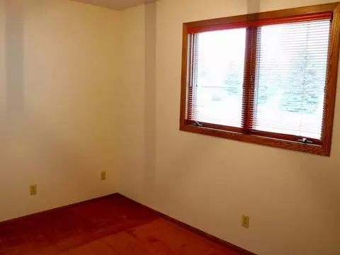 101 Brandon Dr E, Bismarck, ND 58503 photo 9
