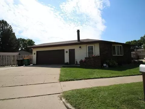 205 Denver Ave E, Bismarck, ND 58504 photo 1