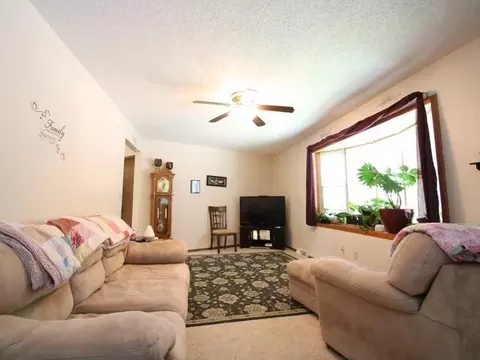 205 Denver Ave E, Bismarck, ND 58504 photo 2