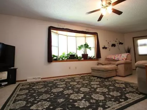 205 Denver Ave E, Bismarck, ND 58504 photo 4