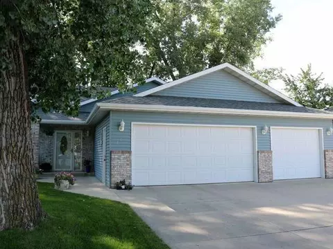 368 Napa Lp, Bismarck, ND 58504 photo 1