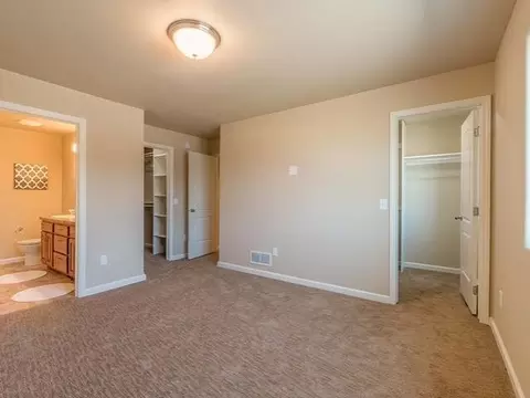 733 Compass Lp, Bismarck, ND 58504 photo 12