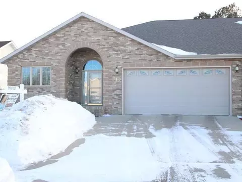119 Calgary Ave E, Bismarck, ND 58503 photo 1