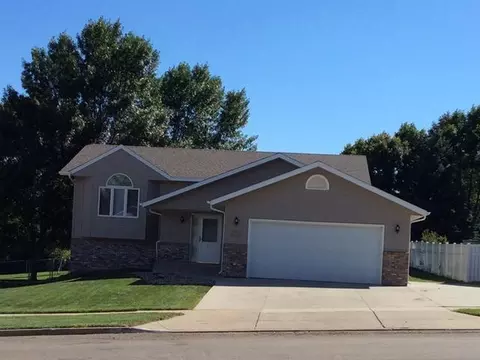 213 Calgary Ave, Bismarck, ND 58503 photo 1