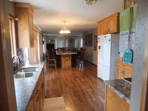 601 Elm Ave, Linton, ND 58552 photo 5