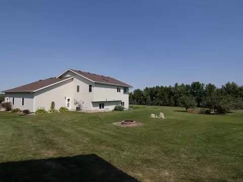 9301 Cedar Ln, Bismarck, ND 58503 photo 18