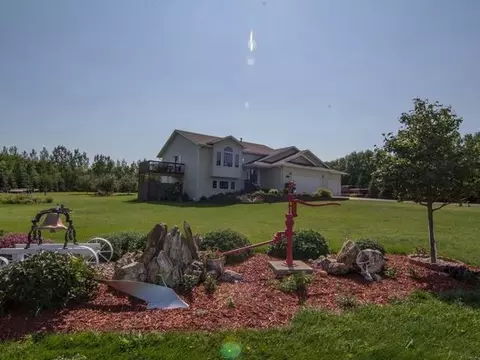9301 Cedar Ln, Bismarck, ND 58503 photo 1