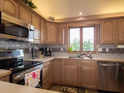 9301 Cedar Ln, Bismarck, ND 58503 photo 3