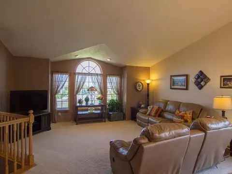9301 Cedar Ln, Bismarck, ND 58503 photo 5