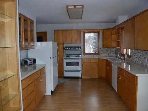 455 2nd St NE, Garrison, ND 58540 photo 3