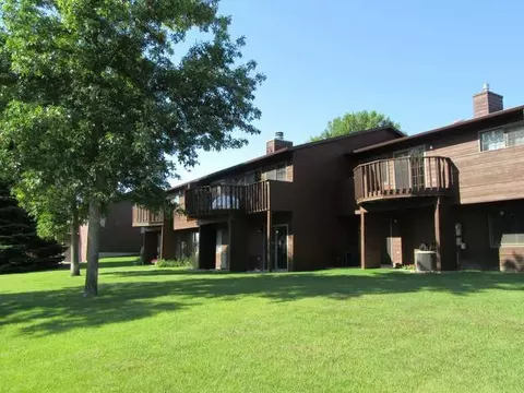 437 Brandon Dr E, Bismarck, ND 58503 photo 1