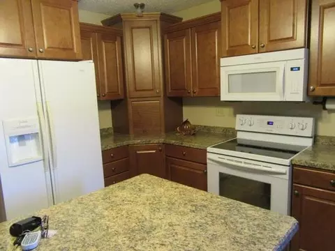 437 Brandon Dr E, Bismarck, ND 58503 photo 3
