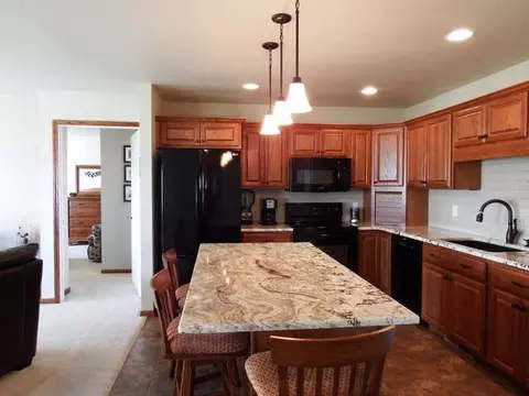 636 Calgary Ave E, Bismarck, ND 58503 photo 4