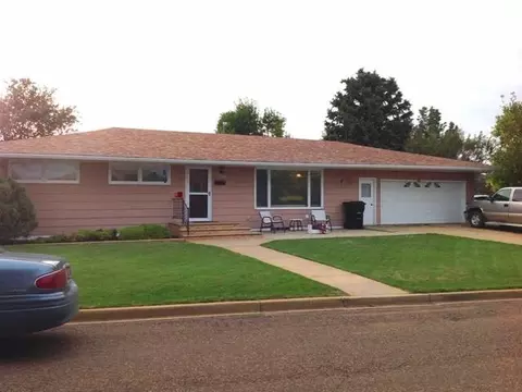 309 8th St, Hettinger, ND 58639 photo 1