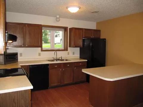 1405 Territory Dr, Bismarck, ND 58503 photo 2