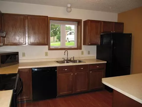 1405 Territory Dr, Bismarck, ND 58503 photo 11