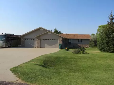 8431 Burr Oak Lp, Bismarck, ND 58504 photo 2