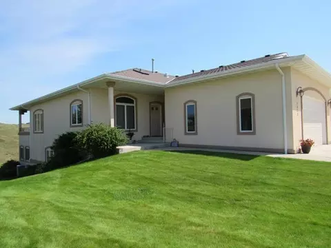 1922 Mesquite Lp, Bismarck, ND 58503 photo 2
