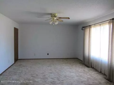 775 4th Ave E, Dickinson, ND 58601 photo 3