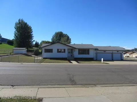 775 4th Ave E, Dickinson, ND 58601 photo 1