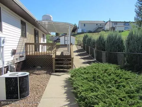 775 4th Ave E, Dickinson, ND 58601 photo 2
