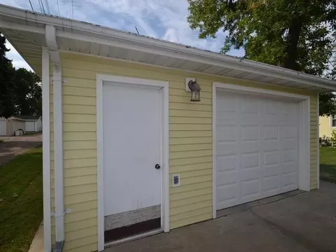 1225 3rd St N, Bismarck, ND 58501 photo 17