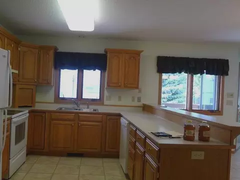 177 Stuttgart Dr, Bismarck, ND 58504 photo 4