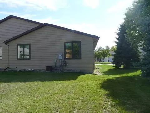 177 Stuttgart Dr, Bismarck, ND 58504 photo 16