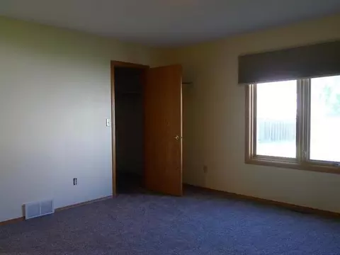 177 Stuttgart Dr, Bismarck, ND 58504 photo 11