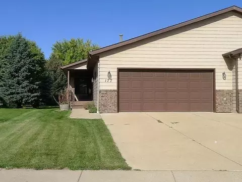 177 Stuttgart Dr, Bismarck, ND 58504 photo 2