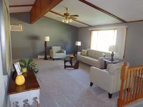 511 Division St NW, Mandan, ND 58554 photo 3